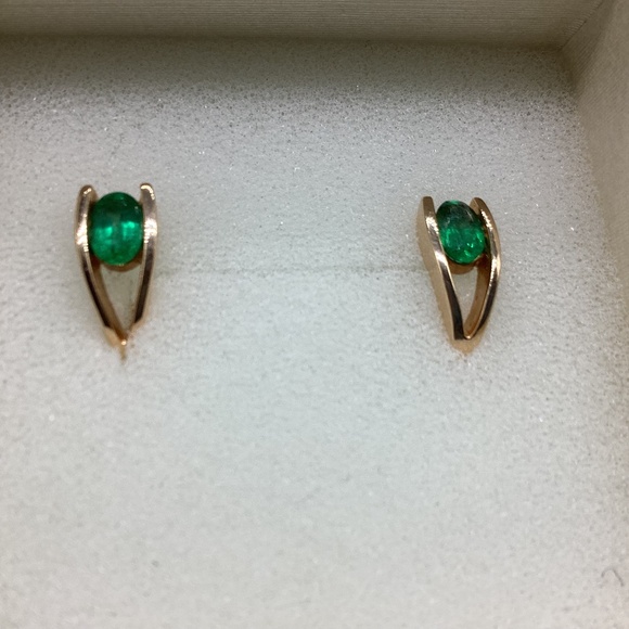 Natural Green Emerald Earrings 14k Gold 3.6 Gramm Stamped 585 Small Classic New - Picture 1 of 14